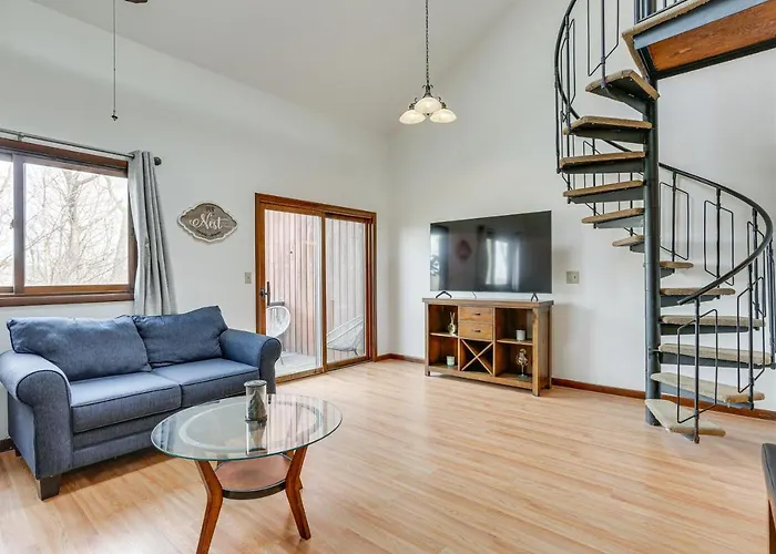 Vernon Township Condo With Balcony Near Ski Lifts!