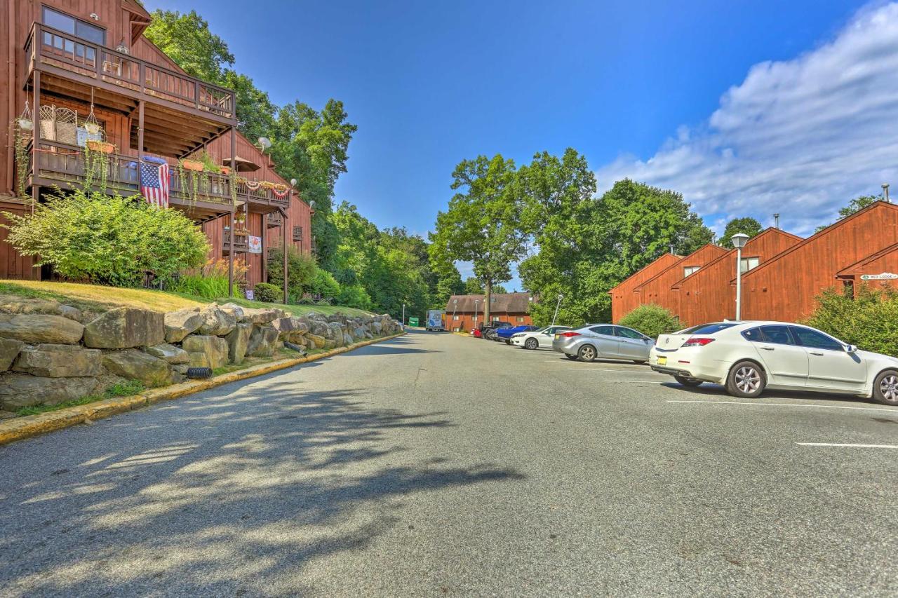 Township With Balcony Near Lifts! Apartment Vernon
