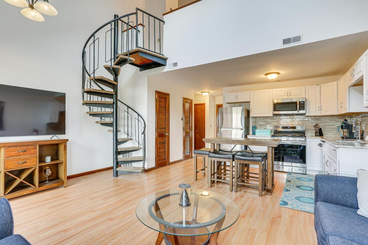 Township With Balcony Near Lifts! * Vernon