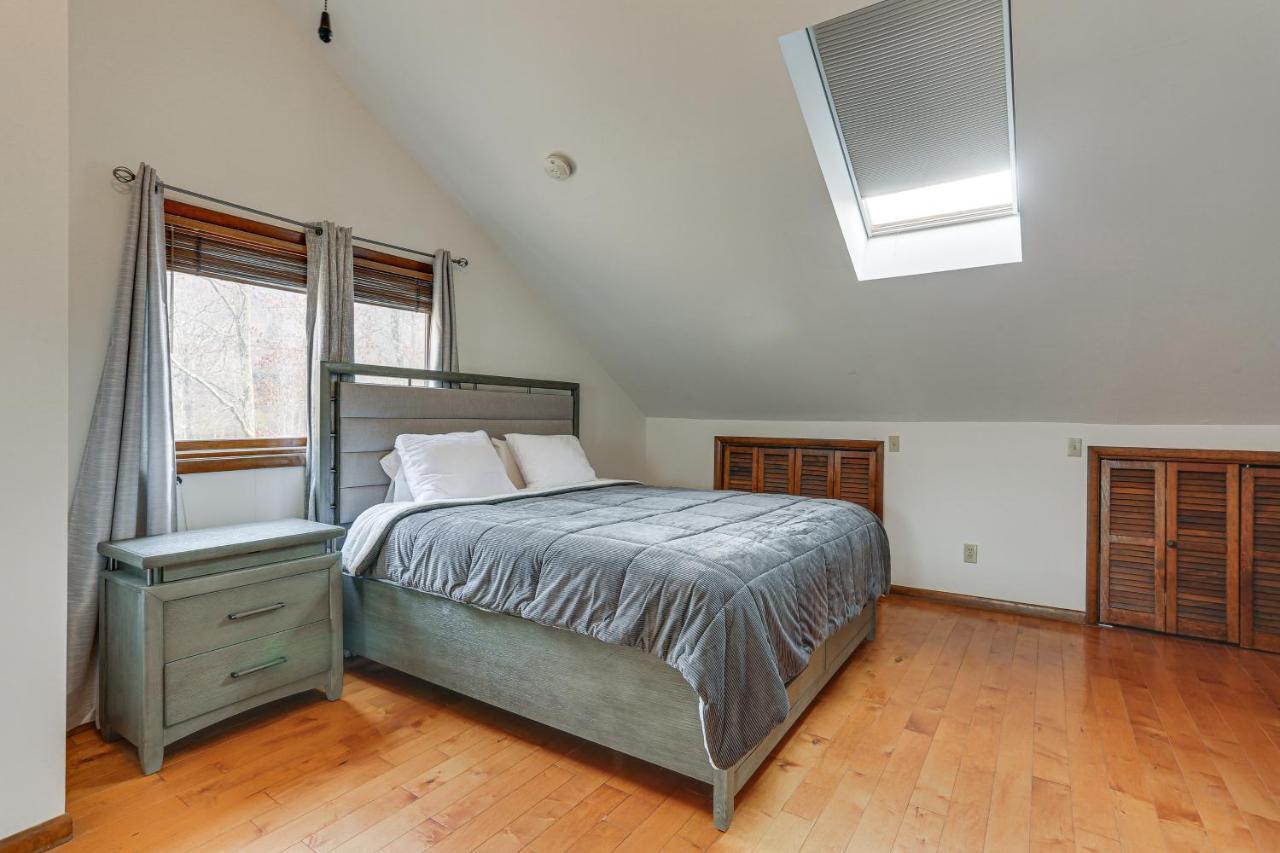 Apartment Township With Balcony Near Lifts! *