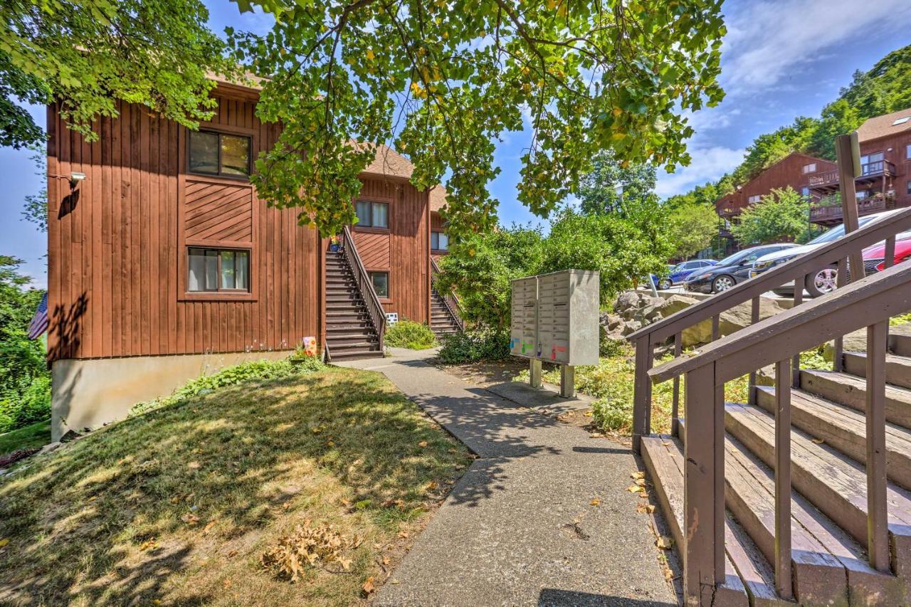Township With Balcony Near Lifts! *
