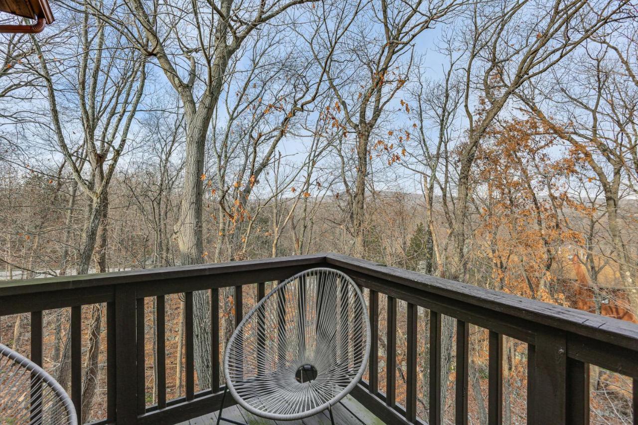 Township With Balcony Near Lifts! Apartment Vernon